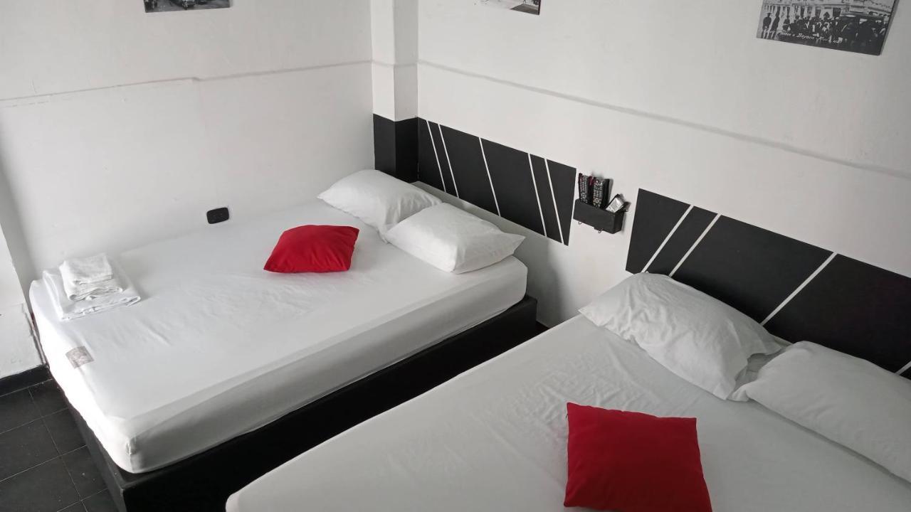 Hostal La Minita De Oro ซันตามาร์ตา ภายนอก รูปภาพ
