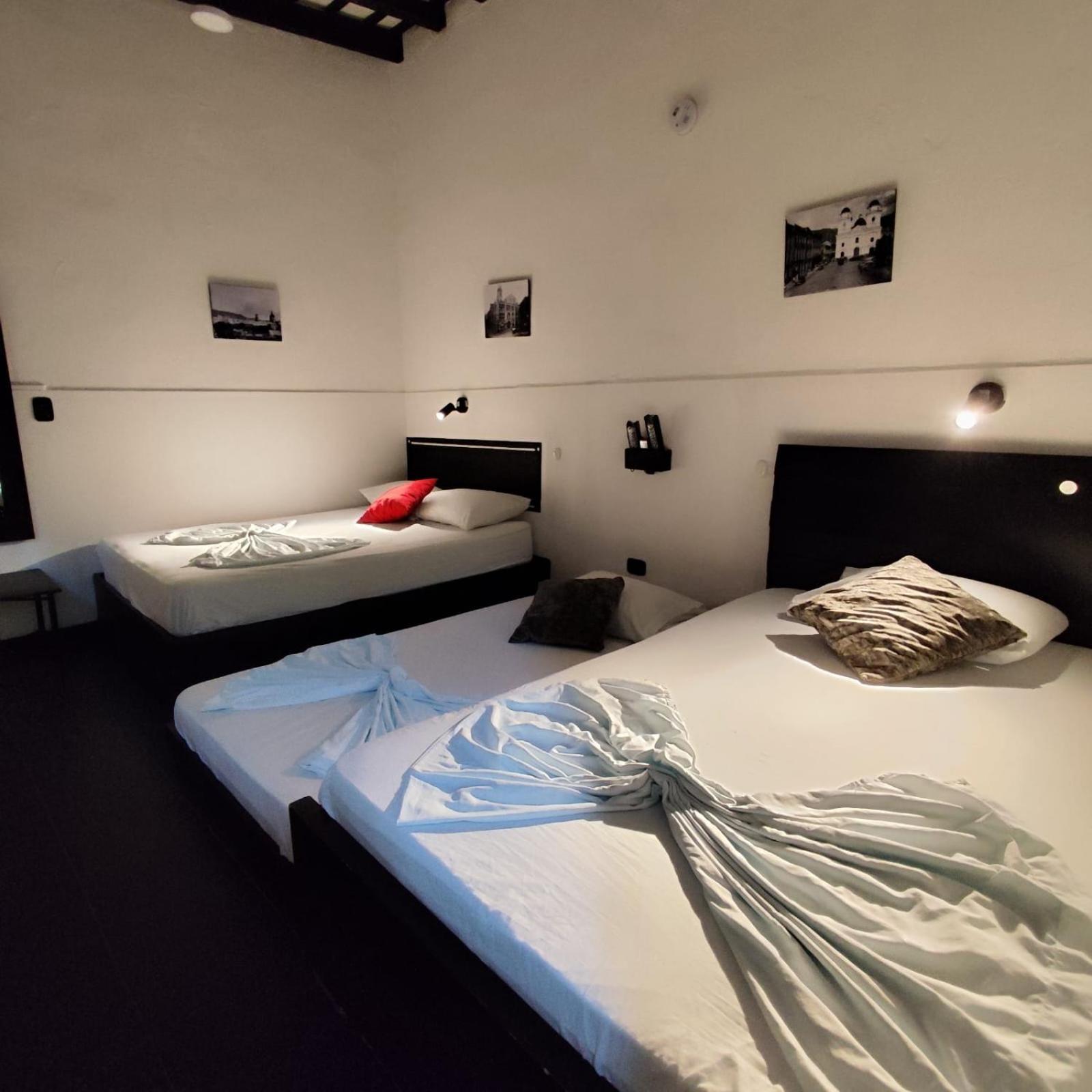 Hostal La Minita De Oro ซันตามาร์ตา ภายนอก รูปภาพ